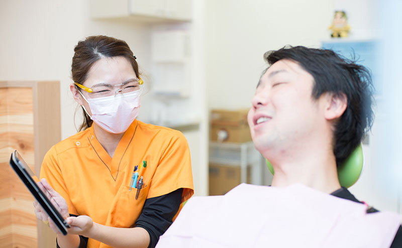 患者様と歯科衛生士画像