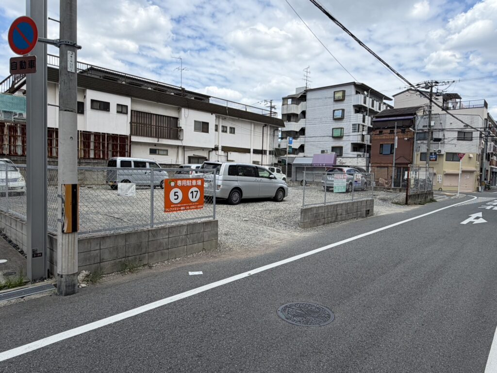 今末駐車場 入り口